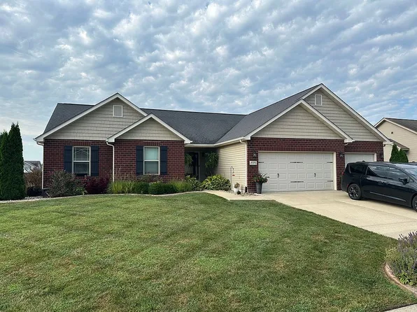 4818 River Rock Ln, Smithton, IL 62285