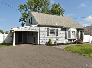 59 Pinetree Dr, Parlin, NJ 08859