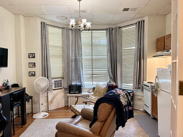 1154 Madison Ave #2 — Photo 8