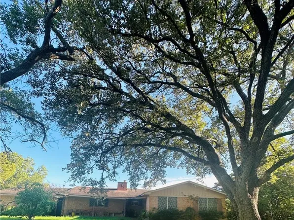 241 N Mesquite Dr, Victoria, TX 77905