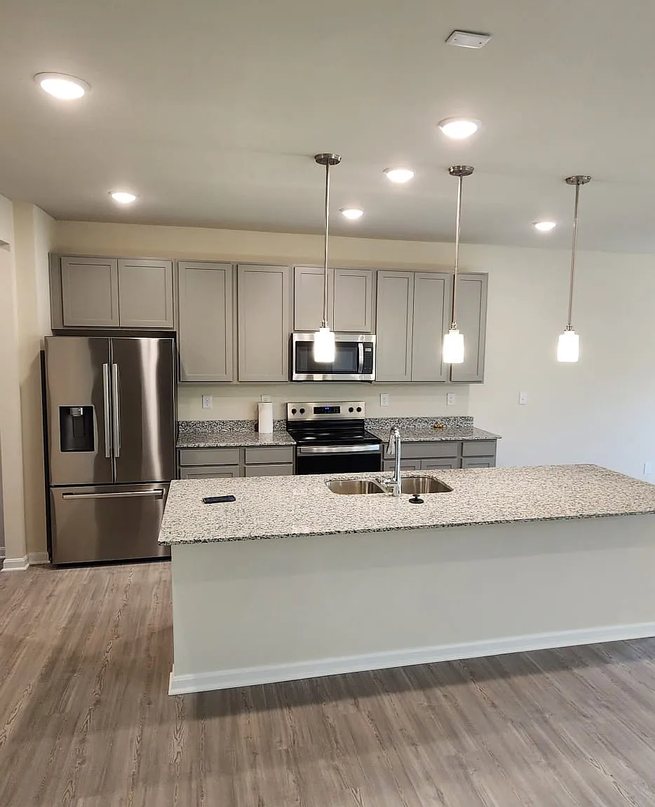 4 bed, 2.5 bath, 3020 sqft, $2,850 — Photo 4