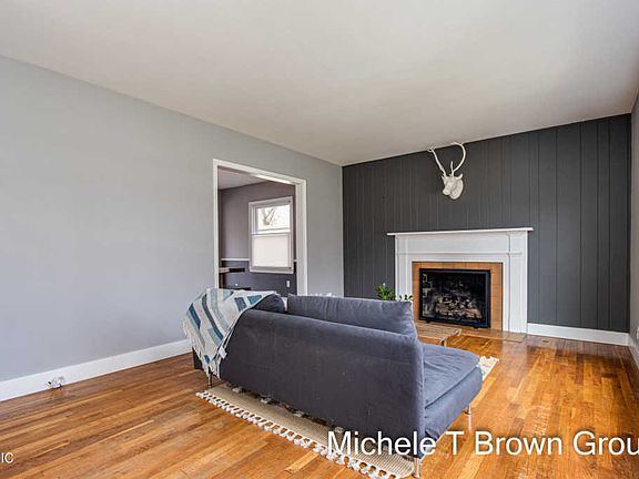 5th image of 2247 College Ave SE
