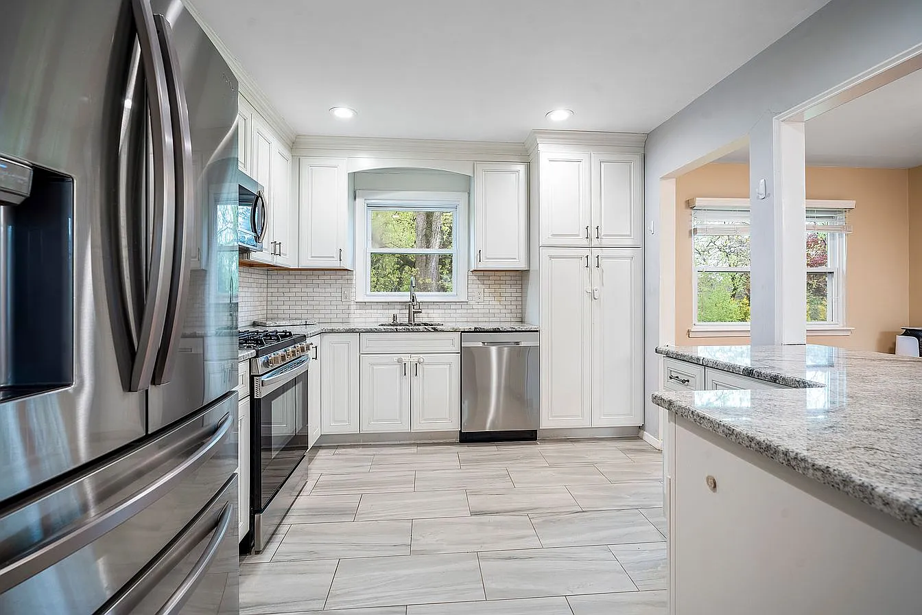 3 bed, 1494 sqft, $3,300 — Photo 3