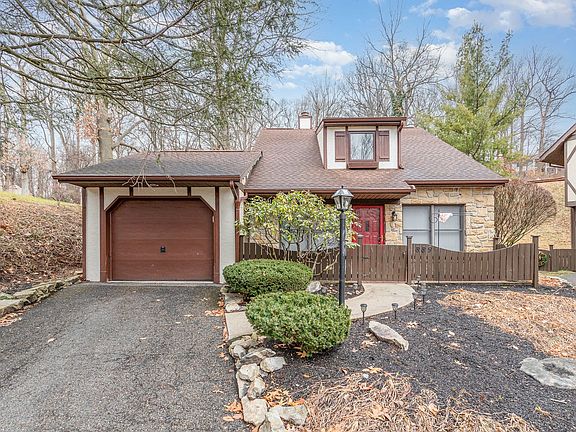 4th image of 889 Alpine Dr