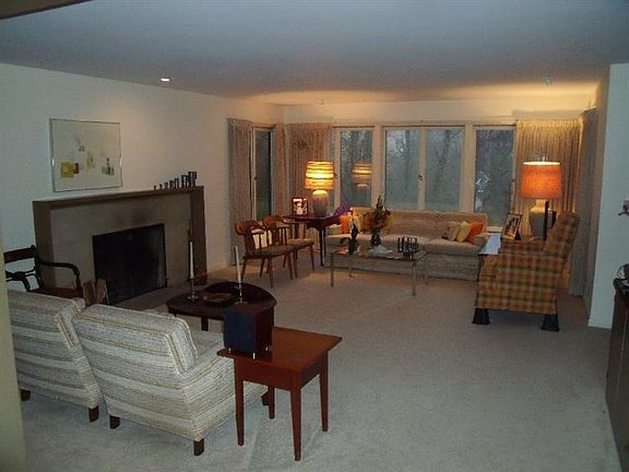 2nd image of 607 Hickory Hill Ln