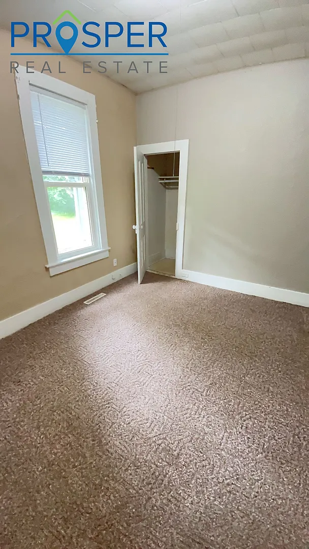 5 Bedroom House with a Nice Big Yard - Available June 2027 — Photo 3