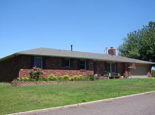 704 Crestview Dr, Monett, MO 65708