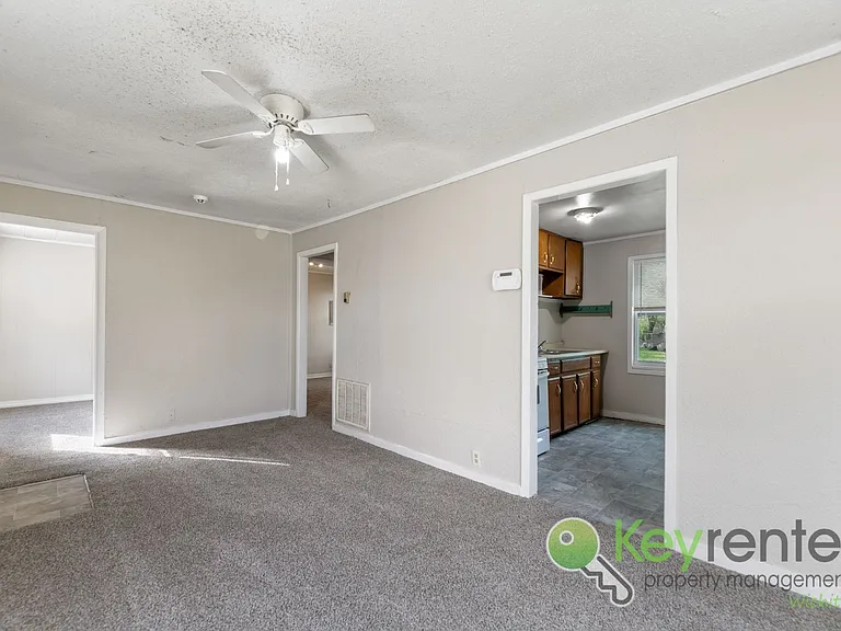 E Whitney Ln Duplex — Photo 6