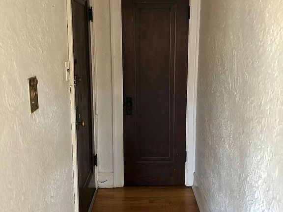 4th image of 1851 W Warner Ave