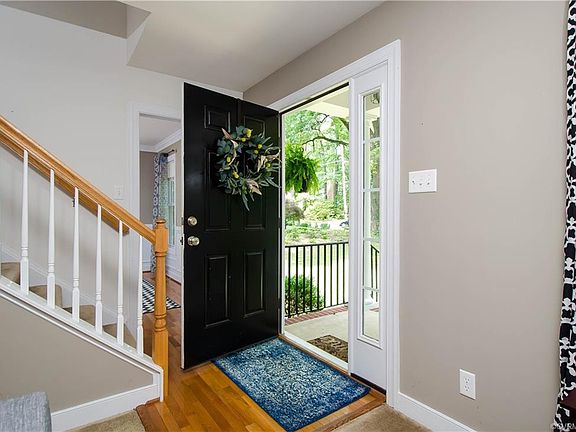 3rd image of 824 W 42nd St