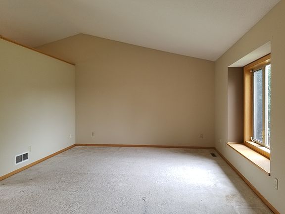 5th image of 23390 Arrowhead St NW