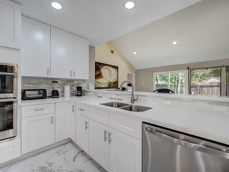 1626 S Kirkwood Rd — Photo 13