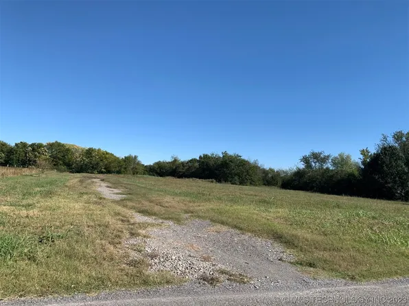 17068 N Bryant Rd, Tahlequah, OK 74464