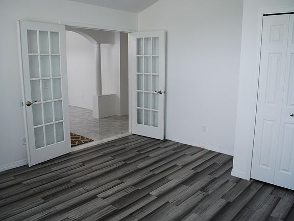 4th image of 229 Clover Ct