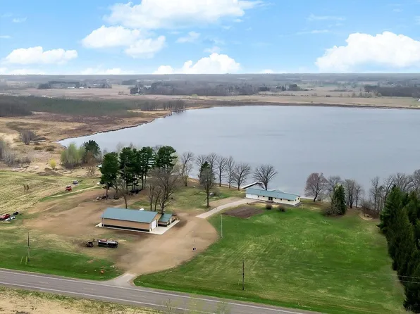 1337 Mahogany St, Braham, MN 55006