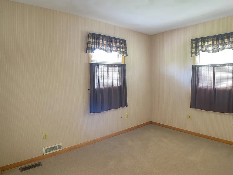 1160 Forest Hill Rd — Photo 5