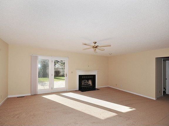4th image of 1165 Bristol Ct