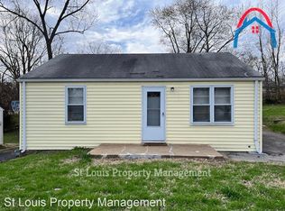 220 Flora Dr, Saint Louis, MO