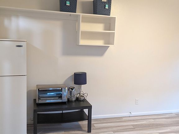 4th image of 2115 Oberlin St #A