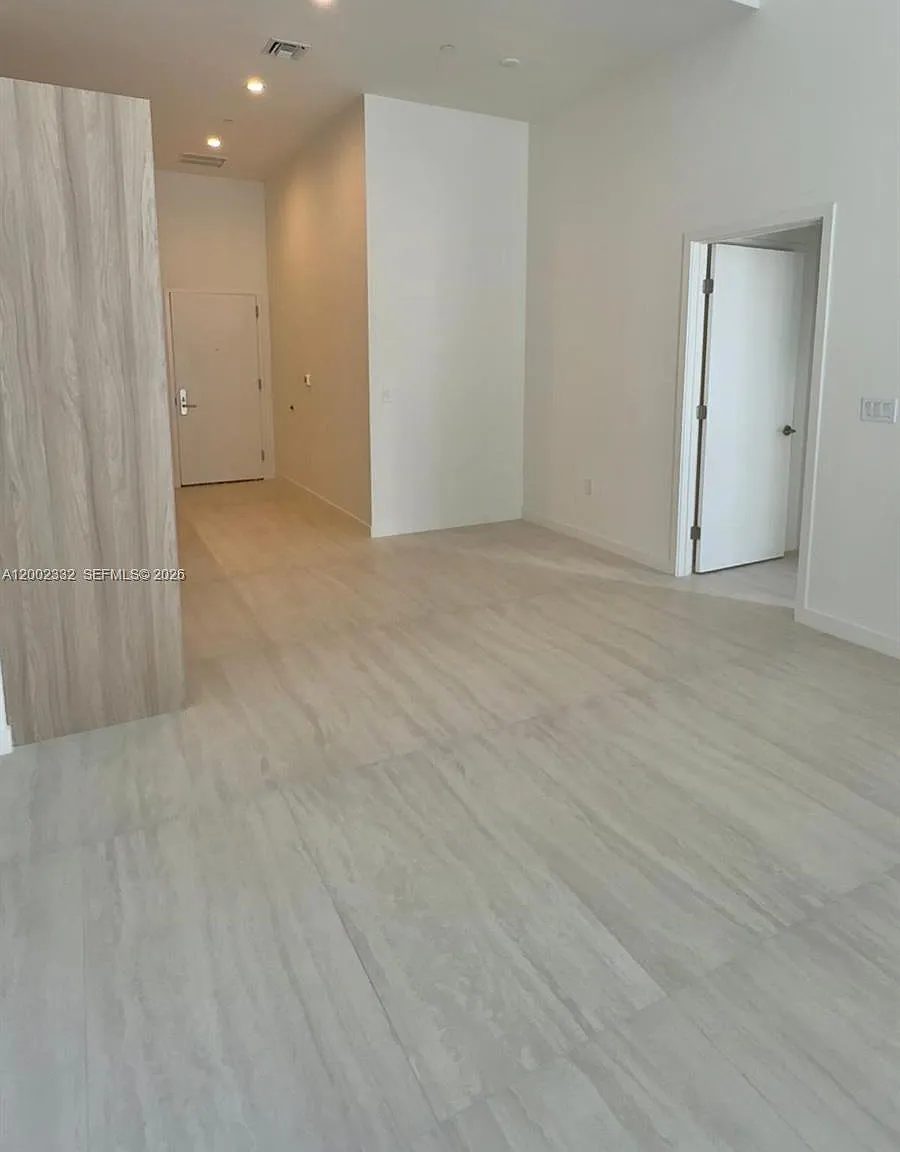 Viceroy Residence — Photo 4