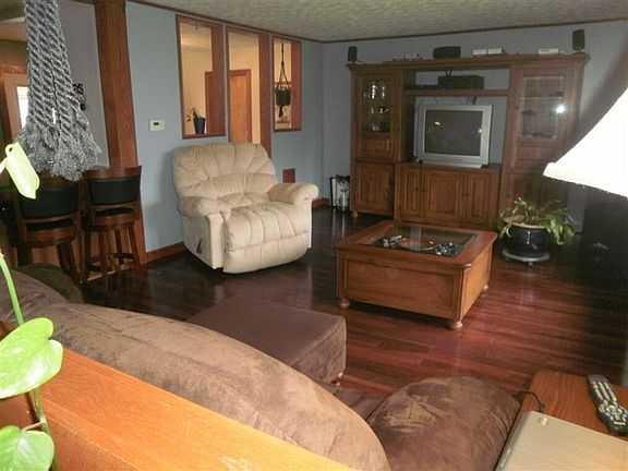 5th image of 7557 Beldale Ave