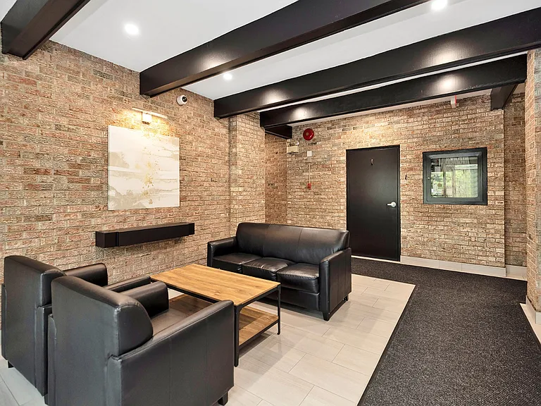650 Waterloo St — Photo 13