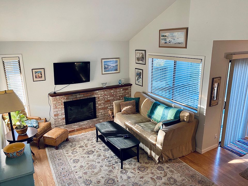 1st image of 205 Cypress Pl