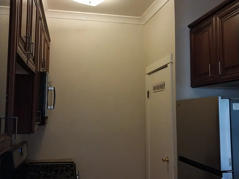 240 River St #6 — Photo 7
