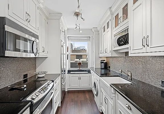 5th image of 35 E 75th St #12C