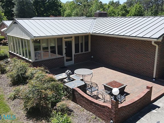 2nd image of 4836 Blackstone Rd
