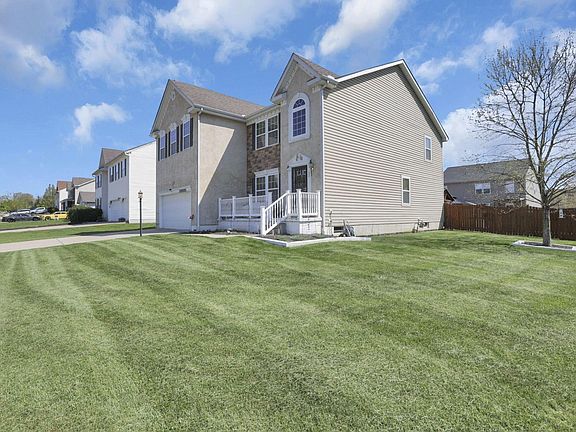 2nd image of 82 Knights Bridge Dr N