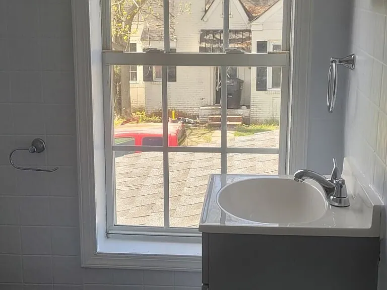420 Perry St — Photo 13