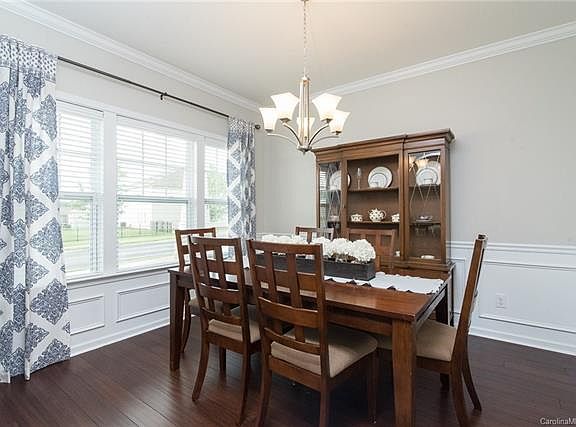 5th image of 413 Melvista Ave