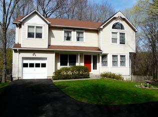 19 Paul Ct, Pearl River, NY 10965