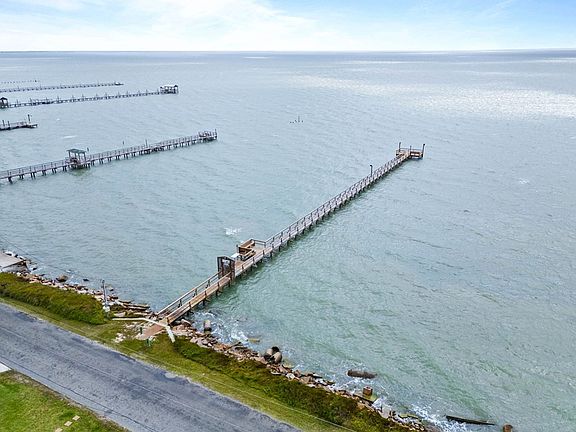 5th image of 103 Boardwalk Ave