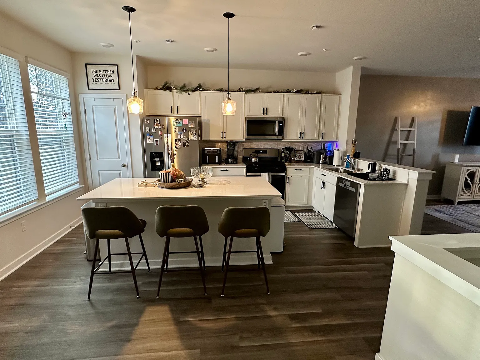 4 bed, 2500 sqft, $950 — Photo 4