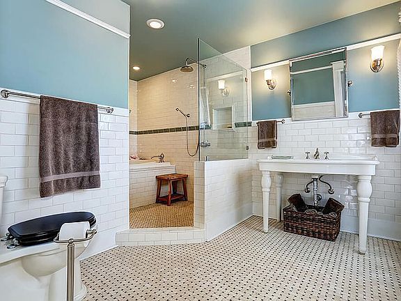 3rd image of 2130-32 Garnet Ave