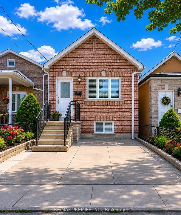 11 Seneca Ave #LOWER