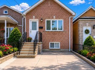 11 Seneca Ave, Toronto, ON M6N2G7