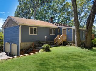 49 Inchcliffe Dr, Gales Ferry, CT 06335