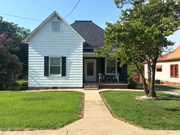 410 E Locust St, Harrisburg, IL 62946