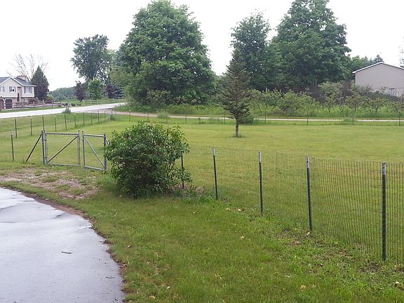 Large fenced Yard
