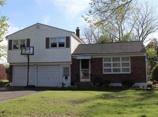 17 Sherwood Forest Rd, Albany, NY 12203