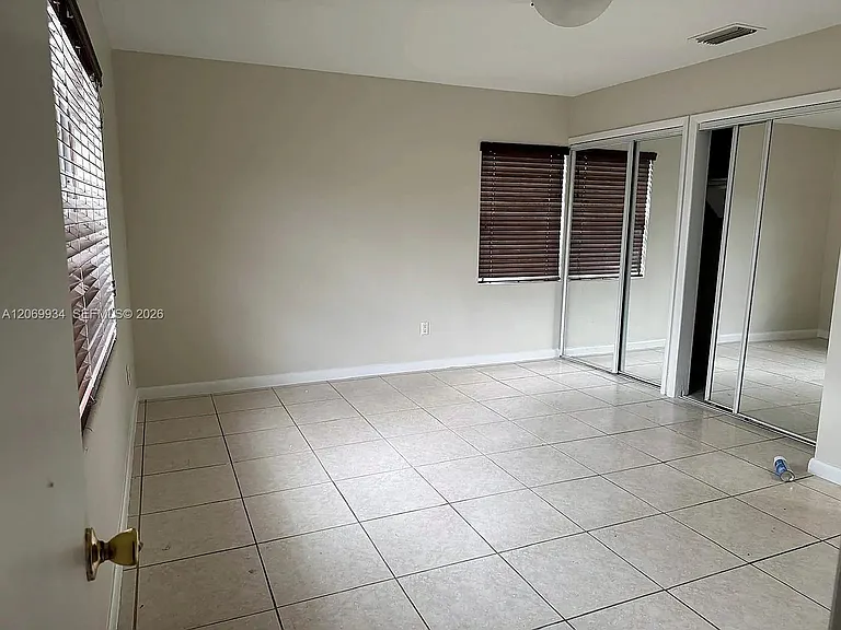 3232 Village Green Dr — Photo 9