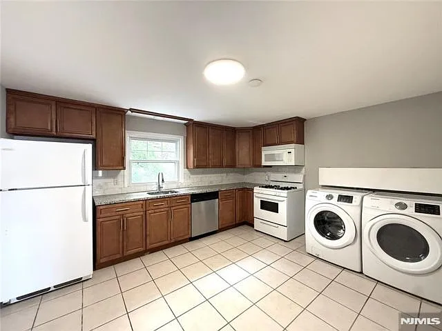 175 Van Winkle St #2 — Photo 6