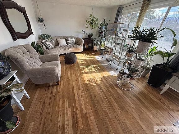 5th image of 1090 E Alameda Rd