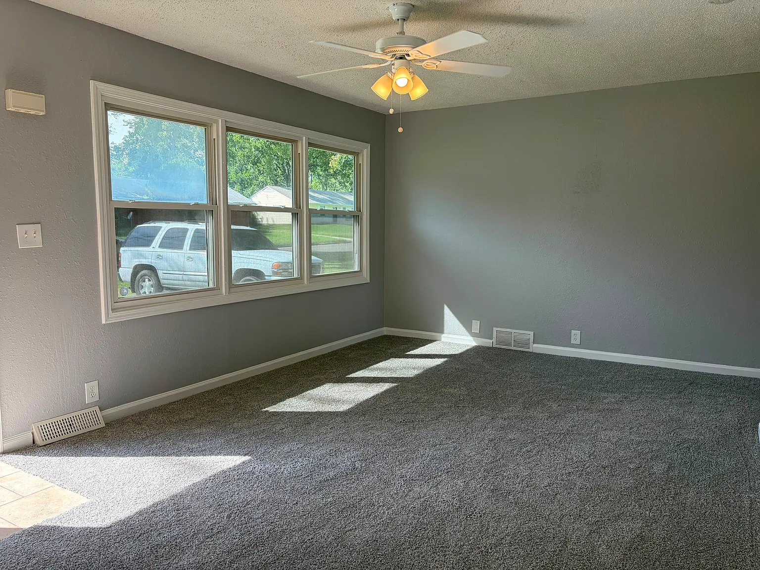 4 bed, 1367 sqft, $1,650 — Photo 2