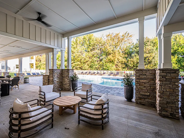 The Reserve at Cool Springs | Elizabethtown, KY | seating area by the pool
