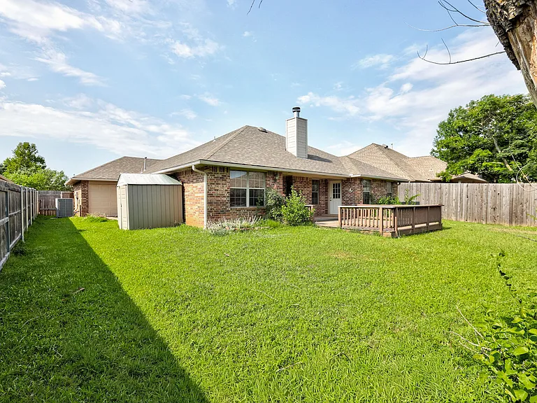 509 Finch St — Photo 43