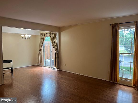 5th image of 39 Triple Crown Ct